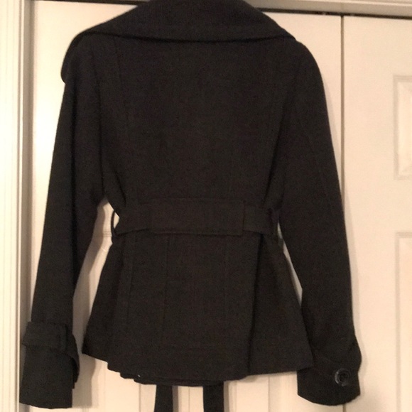 Woman’s short winter coat - Picture 7 of 12